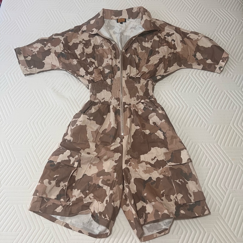 NEW! Cameo Jumpsuit Shorts w/ zipper